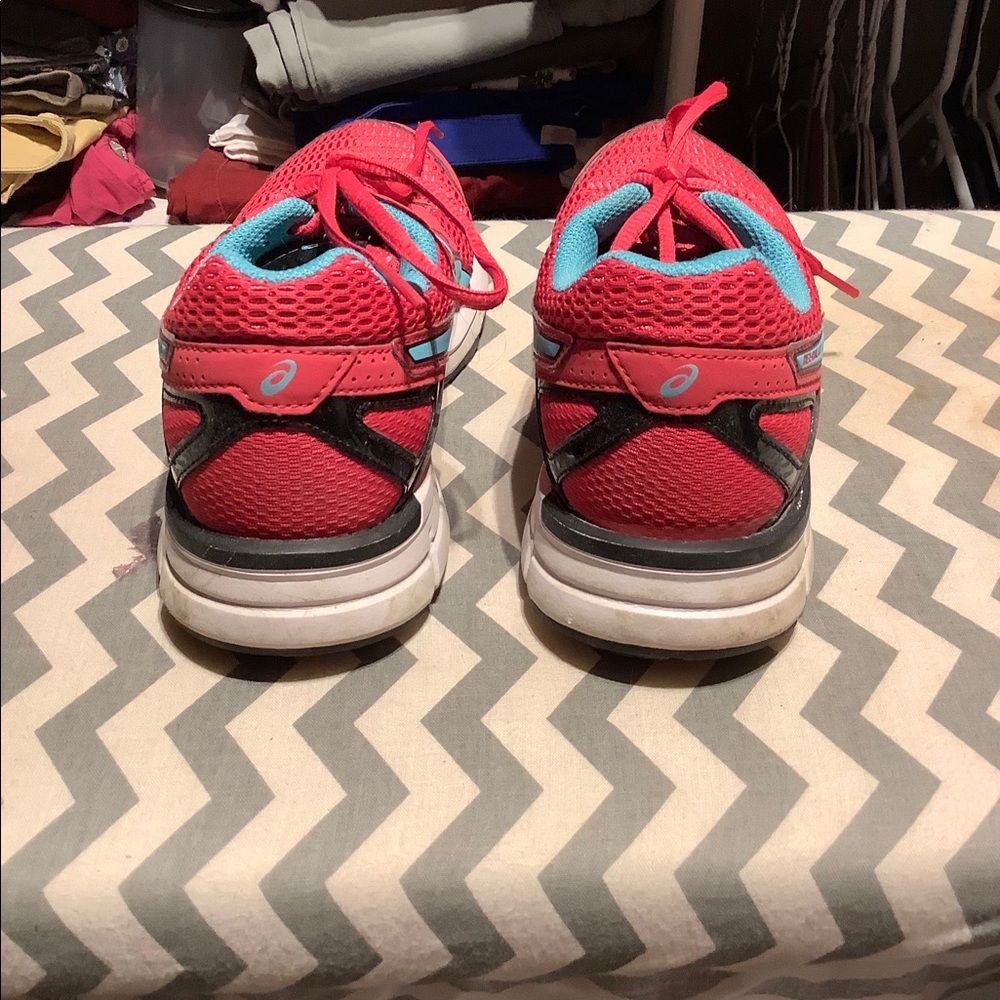 ASICS - Picture 3 of 4